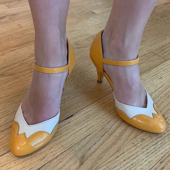 Vintage yellow and white shoes - Picture 2 of 4